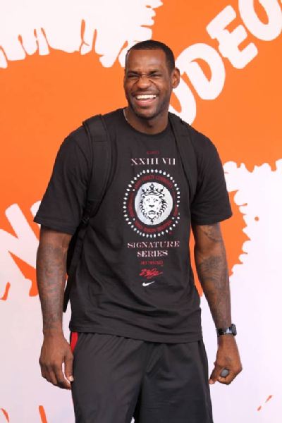 阿斯：皇马不会强行引入中场球员，勉强补强不如维持现有阵容