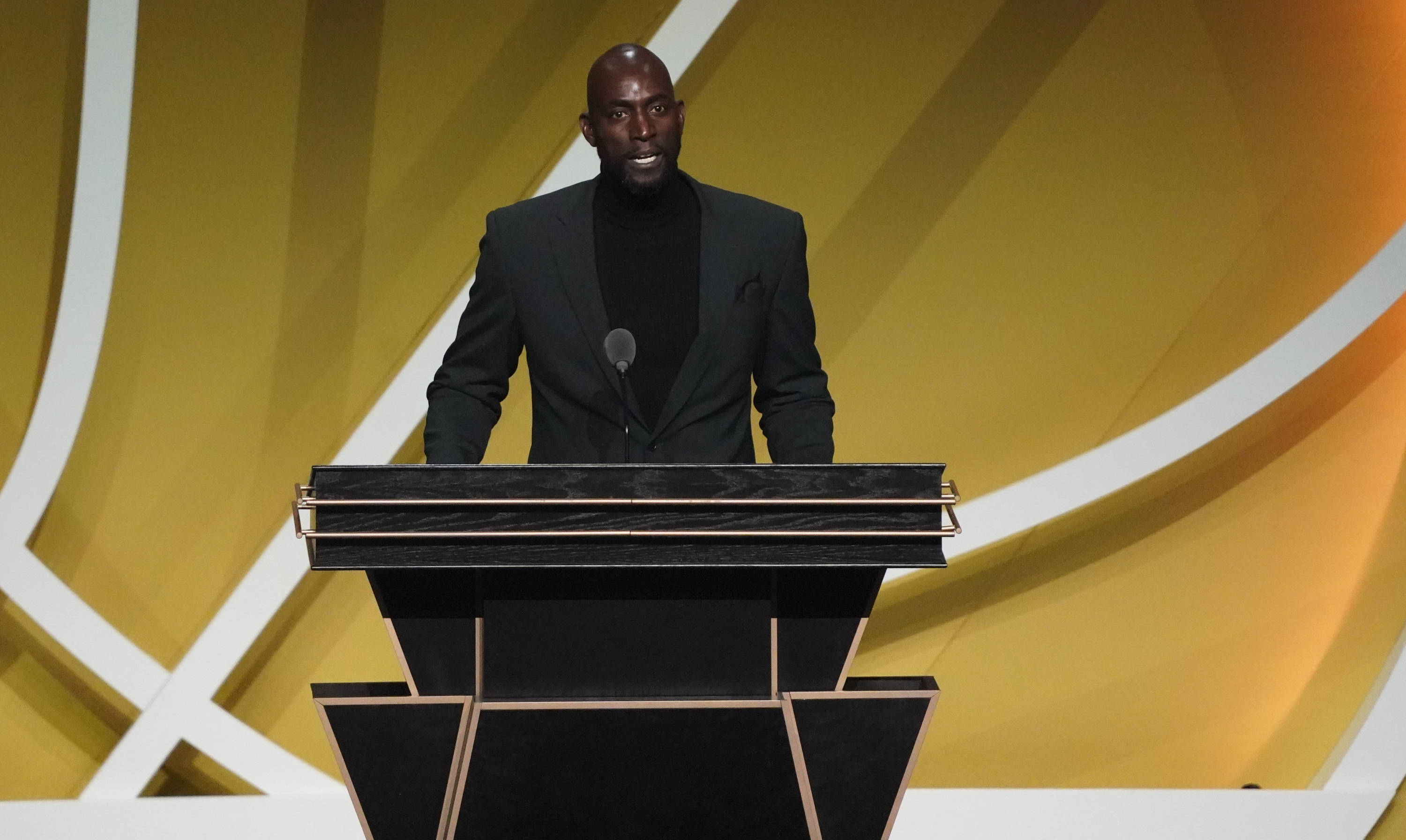 记者：穆斯卡特并不是被“气”走了，他是抽空去上了个厕所