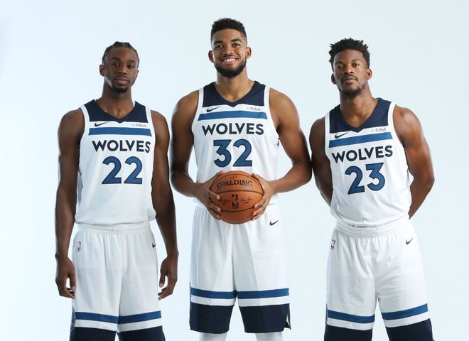 王建民在 2008 年初对阵凯尔·洛希，投出了其生涯最快的一记 96 英里沉球