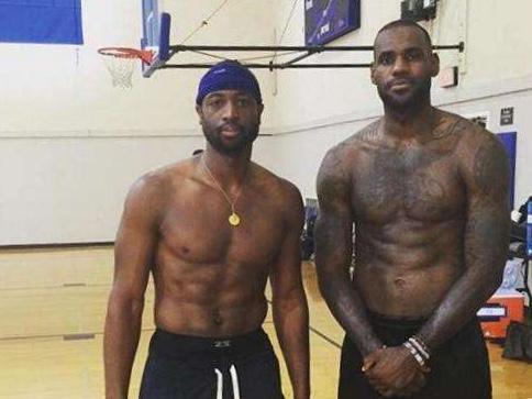 马丁内斯：昨天训练后B费让内维斯主罚任意球；更衣室氛围很好