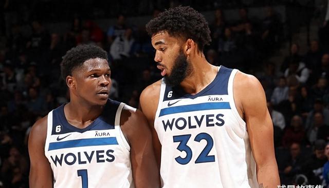 [NBA]福克斯突破高抛 连线科内特空接暴扣