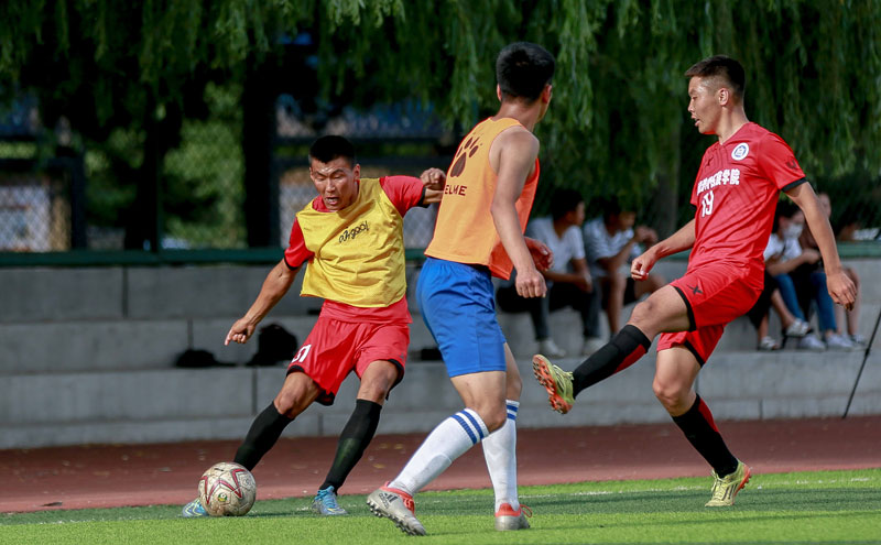 天空：曼城想在冬窗签下一名中卫，格伊成目标