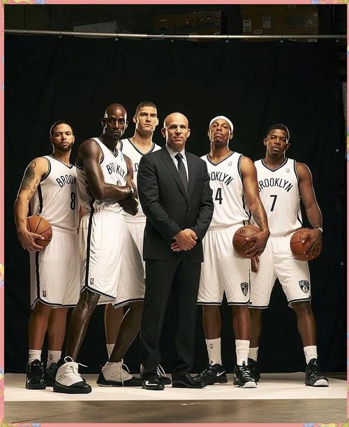 Stein：外界预期特雷·杨将会执行下赛季4900万球员选项