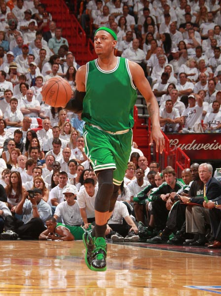 鲍威尔三分雨浇灭尼克斯反扑 快船三核发力逆转锁定西部第六