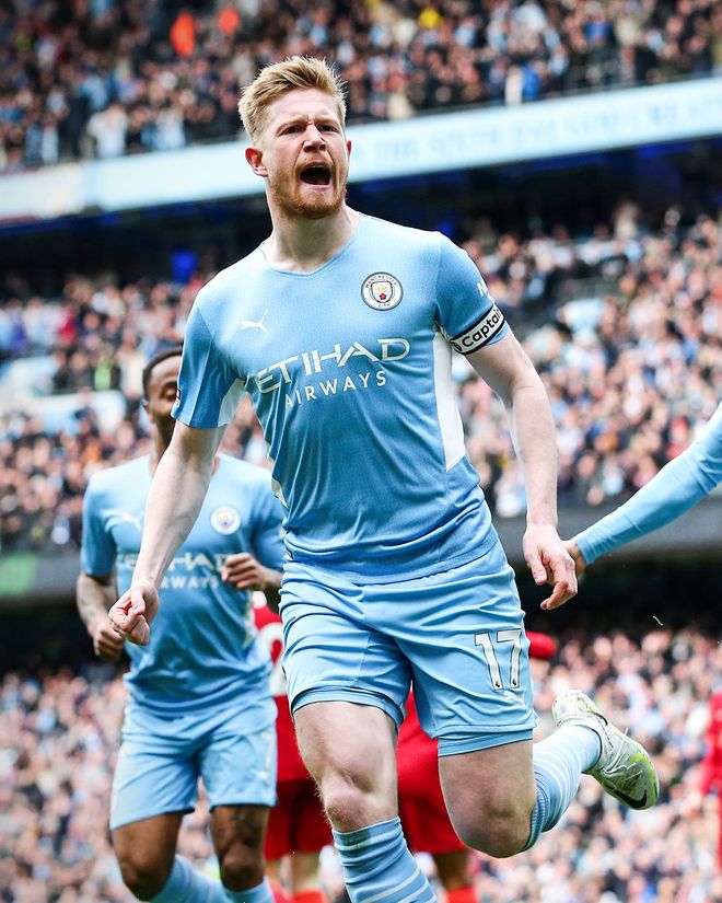 足球比赛中如何保持体能？